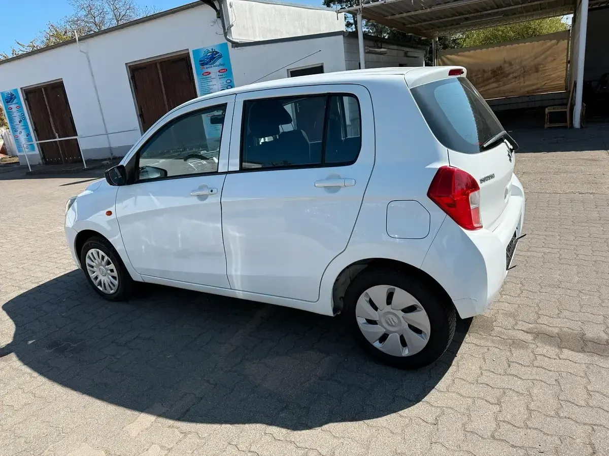Gebraucht Suzuki Celerio 70 PS (51 kW) 2016 Weiß Kleinwagen