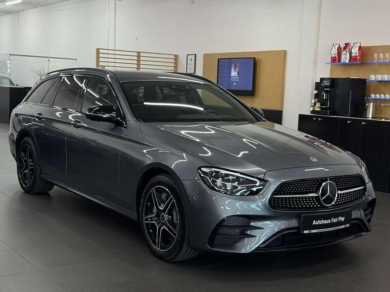 Gebraucht Mercedes E300 AMG 306 PS (225 kW) 2022 Selenitgrau Kombi
