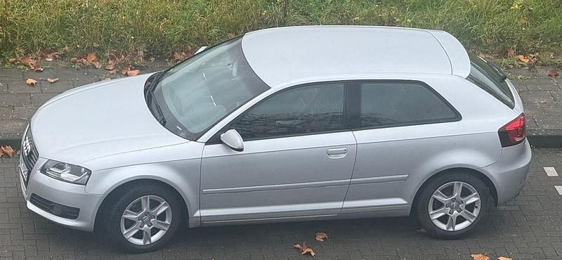 Silber Gebraucht 2010 Audi A3 Ambiente Limousine | 4.650 € (Guter Preis) - Bild 1/4