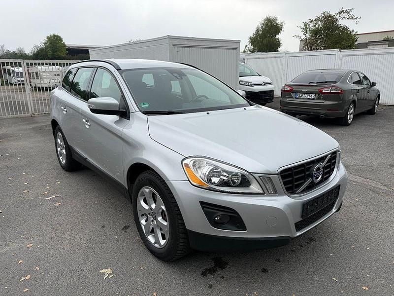 Silber Gebraucht 2010 Volvo XC60 Kinetic SUV | 9.950 € (Fairer Preis) - Bild 1/4