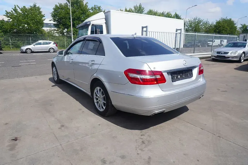 Gebraucht Mercedes E350 Avantgarde 265 PS (194 kW) 2012 Silber Limousine