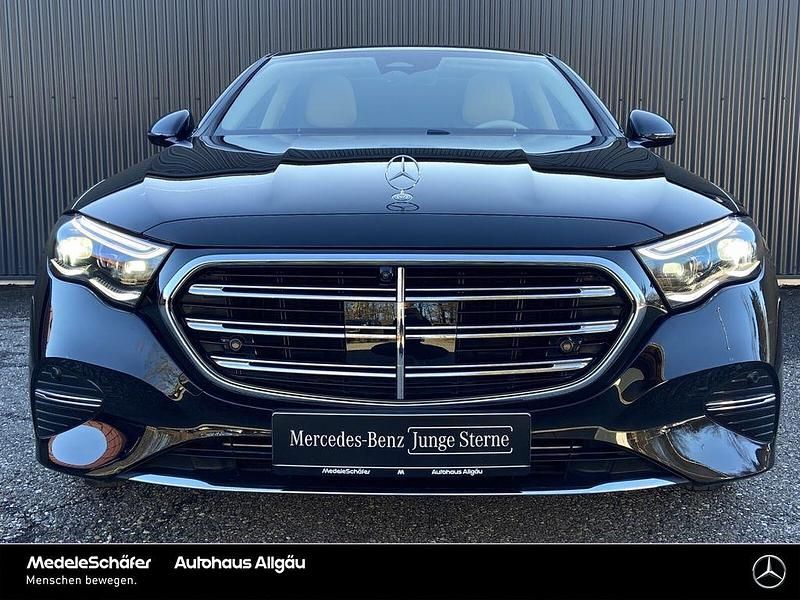 Gebraucht Mercedes E220 Exclusive 197 PS (144 kW) 2024 Lack obsidianschwarz Limousine