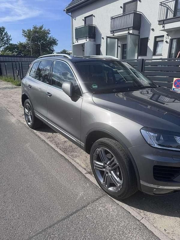 Grau Gebraucht 2017 VW Touareg Terrain Tech SUV | 19.500 € (Superpreis) - Bild 1/4