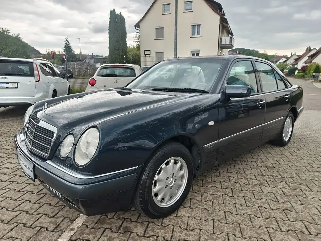 Gebraucht Mercedes E240 Elegance 170 PS (125 kW) 1998 Blau Limousine