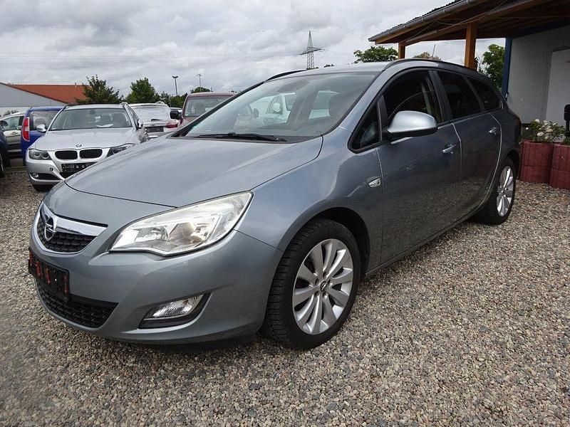 Grau Gebraucht 2011 Opel Astra Design Edition Kombi | 3.200 € (Guter Preis) - Bild 1/4