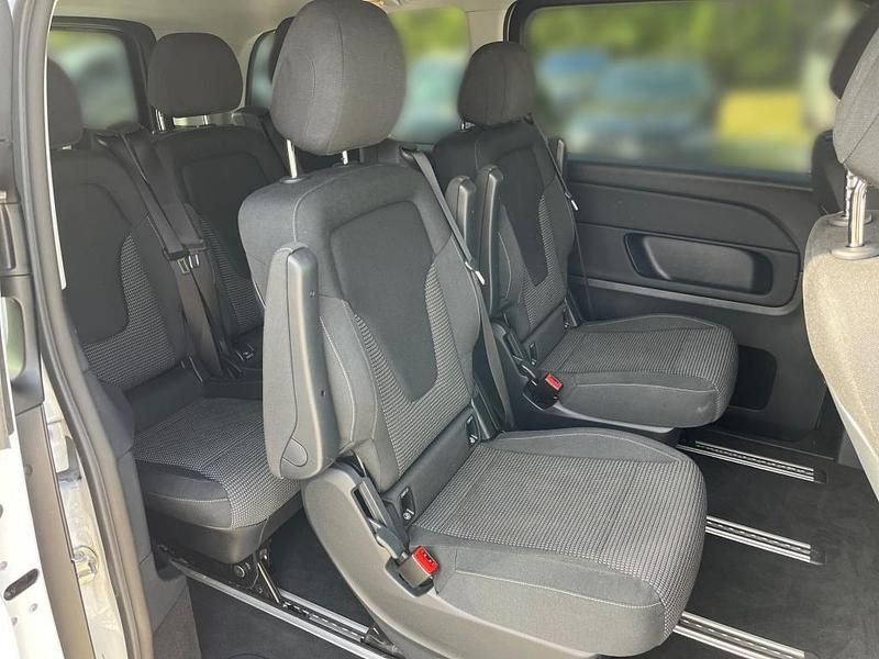 Gebraucht Mercedes EQV300 150 kW (204 PS) 2024 Arktikweiß Kombi