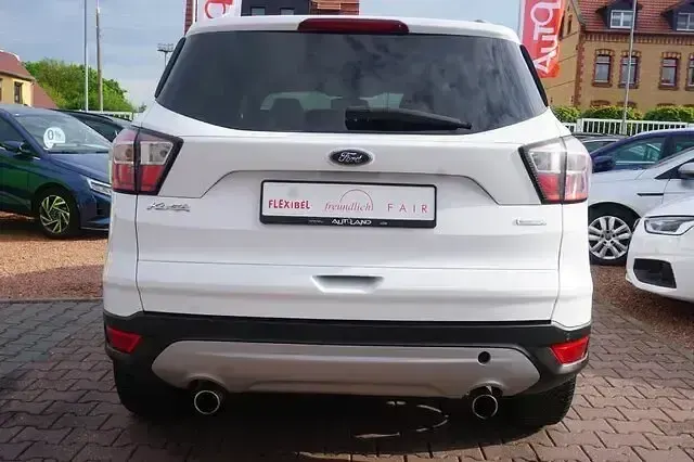 Gebraucht Ford Kuga 150 PS (110 kW) 2017 Weiß SUV