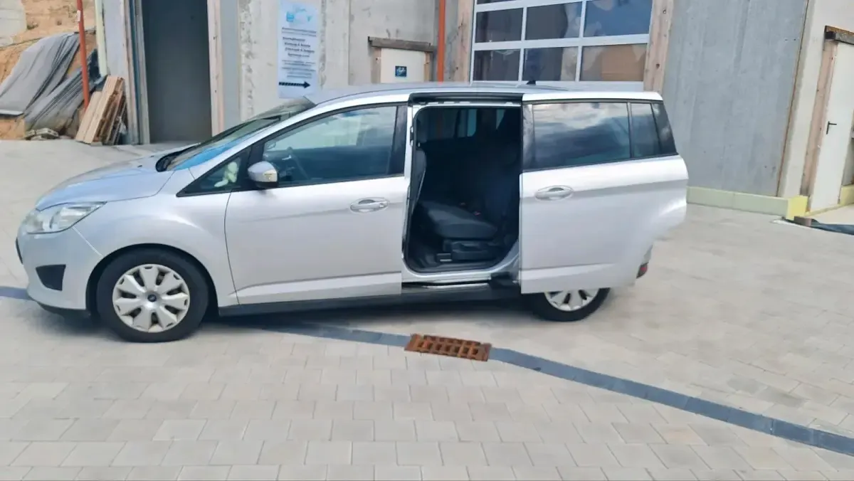 Gebraucht Ford Grand C-Max 117 PS (86 kW) 2015 Silber Van / Kleinbus