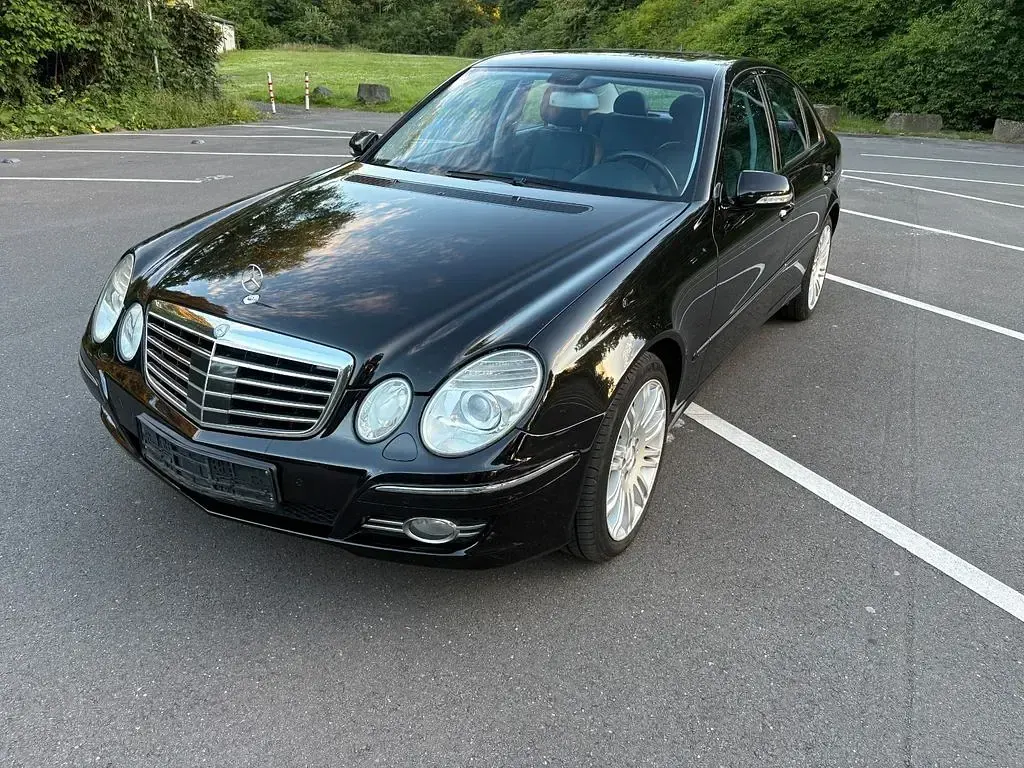 Gebraucht Mercedes E320 224 PS (164 kW) 2008 Schwarz Limousine
