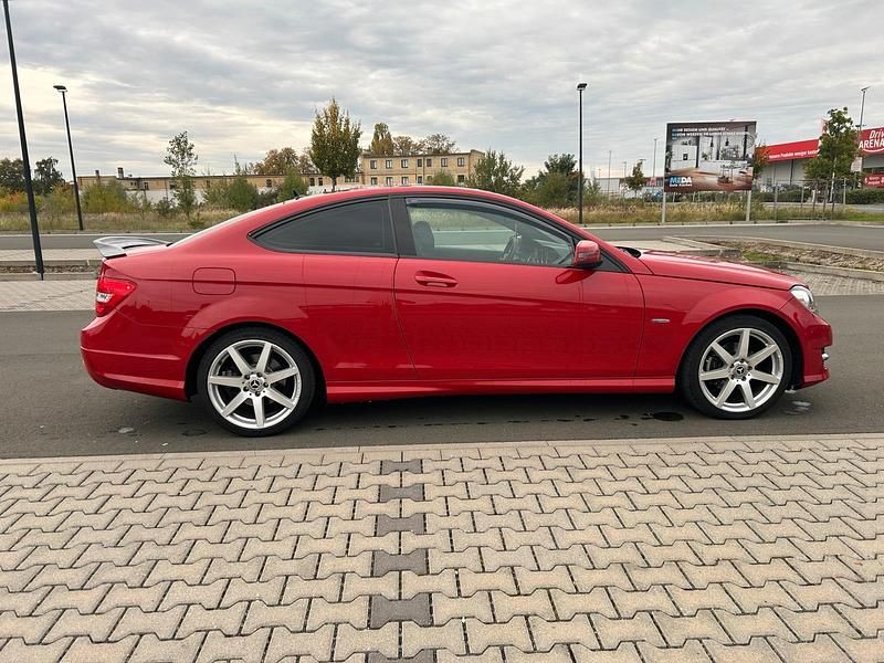 Gebraucht Mercedes C250 204 PS (150 kW) 2012 Rot Coupé