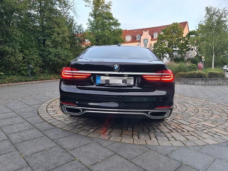 Gebraucht BMW 750L Executive 449 PS (330 kW) 2018 Schwarz Limousine