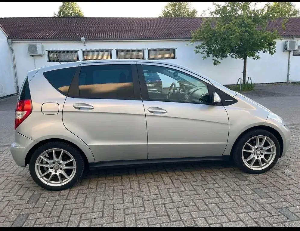 Gebraucht Mercedes A160 Elegance 95 PS (69 kW) 2011 Grau Kleinwagen