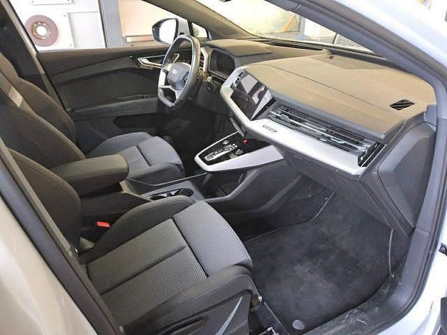 Gebraucht Audi Q4 e-tron Advanced 150 kW (204 PS) 2022 Gletscherweiß metallic SUV