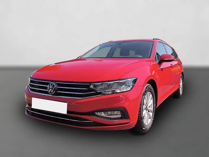 Gebraucht VW Passat 122 PS (89 kW) 2023 Rot Kombi