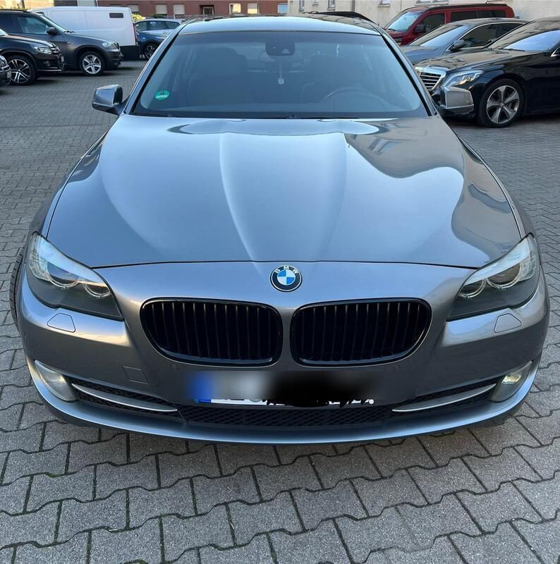 Grau Gebraucht 2010 BMW 528 Limousine | 10.999 € (Fairer Preis) - Bild 1/4