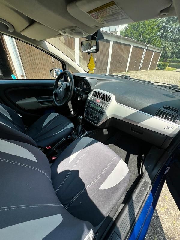 Gebraucht Fiat Grande Punto 77 PS (56 kW) 2007 Blau Kleinwagen