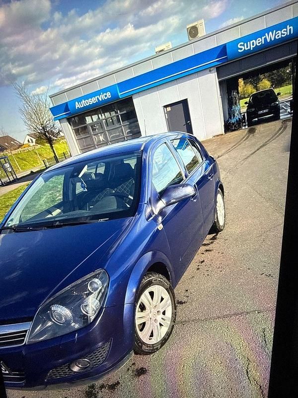 Gebraucht Opel Astra 140 PS (102 kW) 2007 Blau Limousine