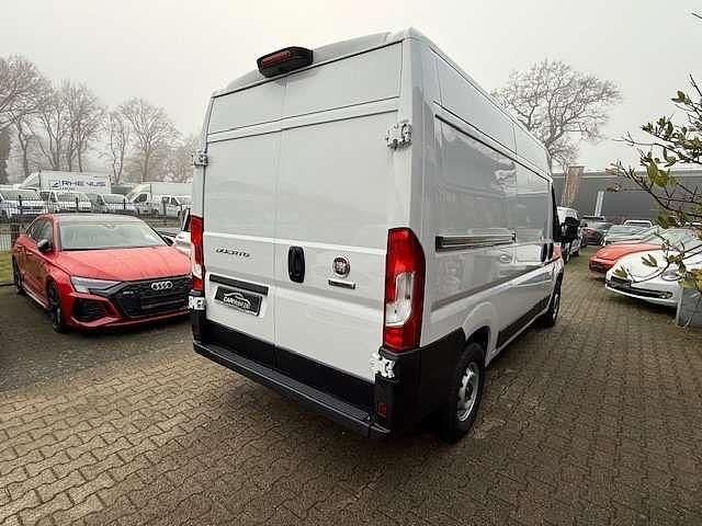 Gebraucht Fiat Ducato 140 PS (102 kW) 2023 Weiß (metallic) Van