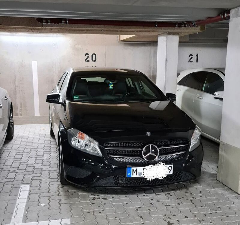 Schwarz Gebraucht 2015 Mercedes A180 Style Limousine | 11.000 € (Superpreis) - Bild 1/4
