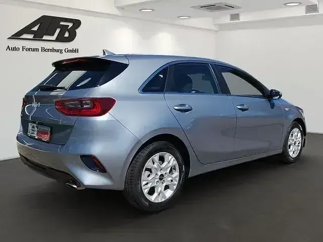 Usado Kia Ceed Vision 160 CV (117 kW) 2022 Plateado Utilitario