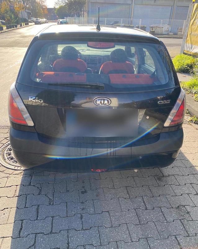 Second-hand Kia Rio 112 CP (82 kW) 2005 Negru Hatchback