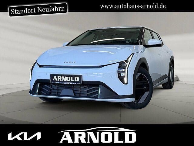 Weiß (carraraweiß) Neu 2025 Kia EV4 Air Kleinwagen | 38.300 € (Fairer Preis) - Bild 1/4