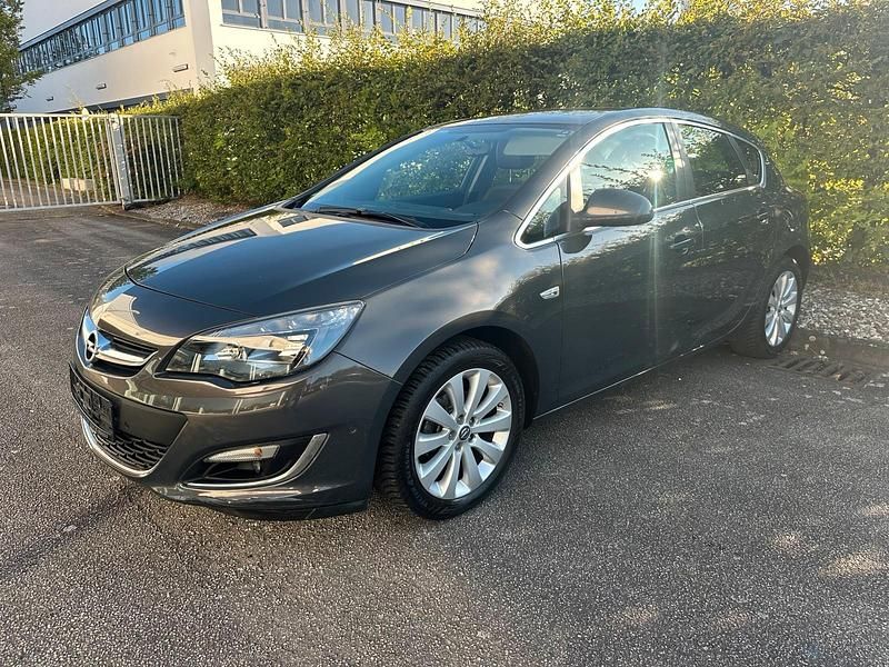 Grau Gebraucht 2015 Opel Astra Limousine | 6.750 € (Guter Preis) - Bild 1/4