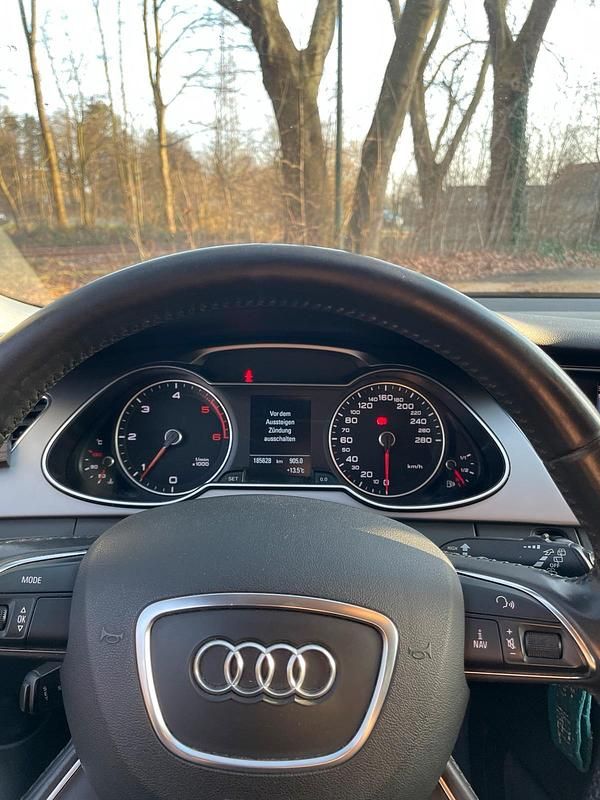 Gebraucht Audi A4 150 PS (110 kW) 2013 Schwarz Kombi