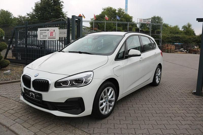 Weiß Gebraucht 2019 BMW 225 Active Tourer iPerformance Van / Kleinbus | 16.900 € (Guter Preis) - Bild 1/4