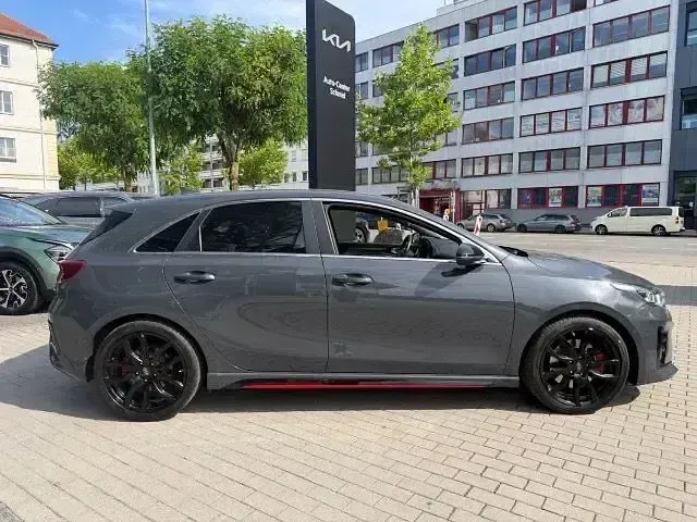 Gebraucht Kia Ceed GT Comfort 204 PS (150 kW) 2020 Grau Limousine
