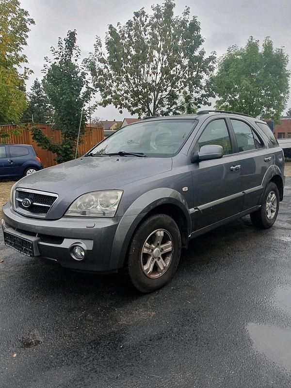 Grau Gebraucht 2006 Kia Sorento 2 SUV | 2.950 € (Guter Preis) - Bild 1/4