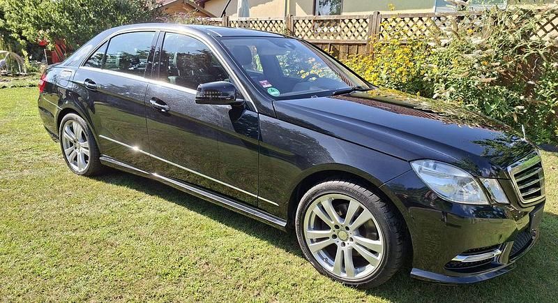 Gebraucht Mercedes E350 Avantgarde 211 PS (155 kW) 2012 Schwarz Limousine