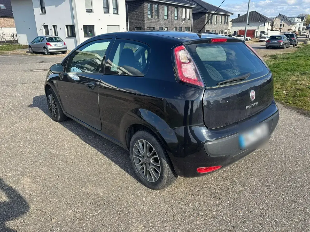 Gebraucht Fiat Punto 75 PS (55 kW) 2011 Schwarz Kleinwagen