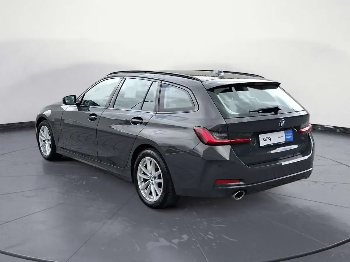 Gebraucht BMW 320 Sport Line 190 PS (139 kW) 2023 Grau Kombi