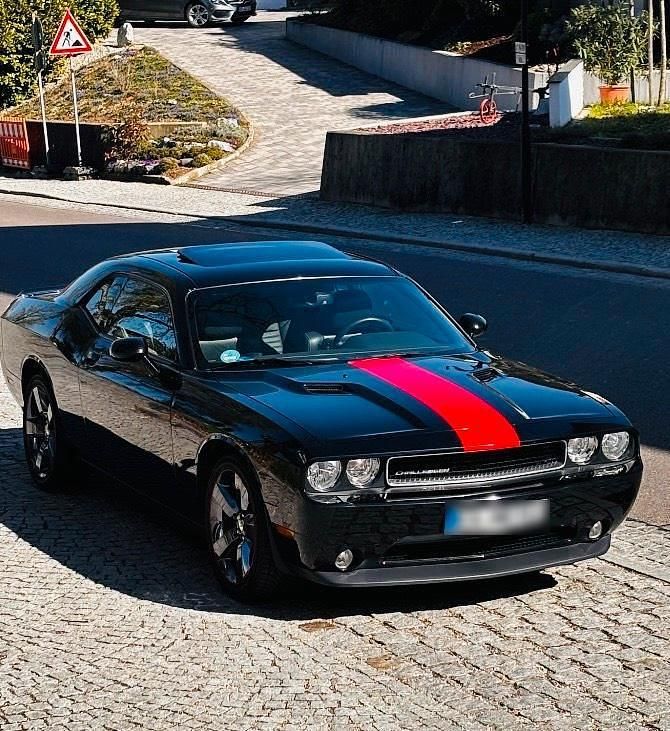 Second-hand Dodge Challenger 309 CP (227 kW) 2015 Negru Coupe