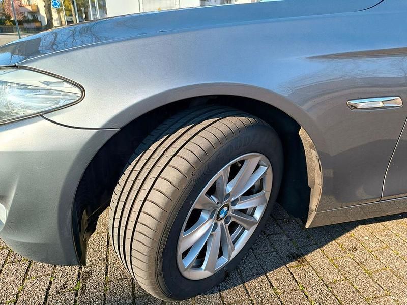 Gebraucht BMW 520 184 PS (135 kW) 2012 Grau Limousine
