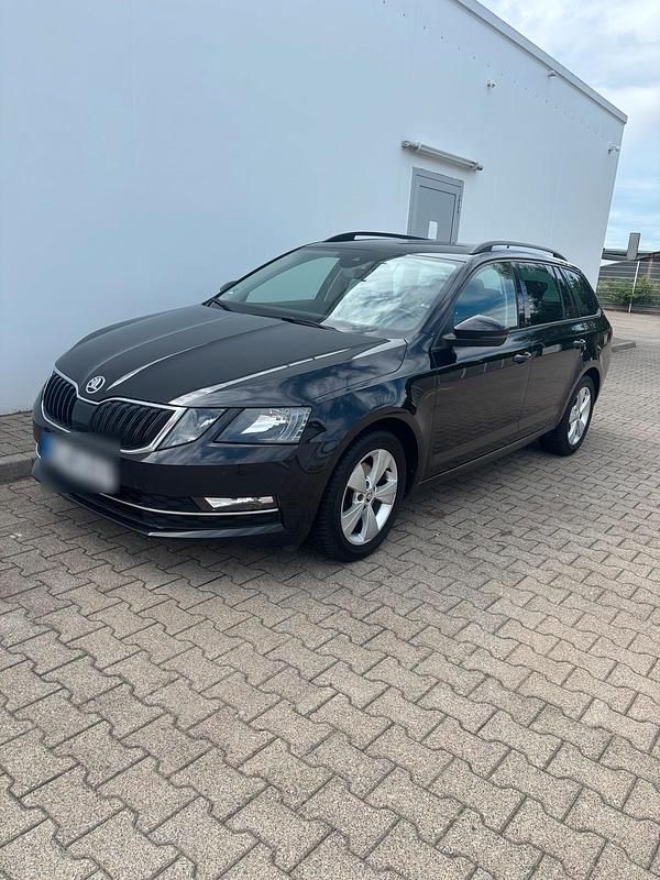 Schwarz Gebraucht 2018 Skoda Octavia Kombi | 12.999 € (Guter Preis) - Bild 1/4
