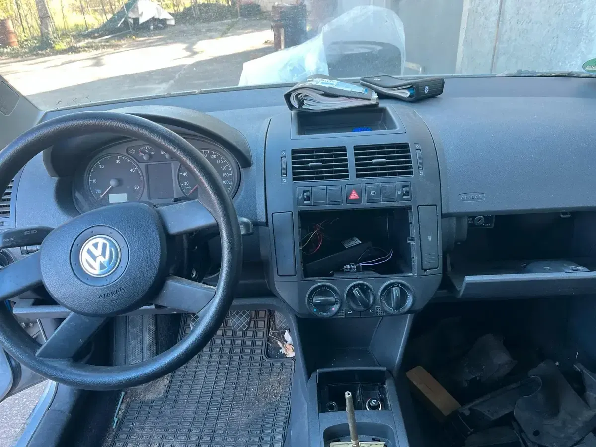 Second-hand VW Polo 75 CP (55 kW) 2003 Andere farben Hatchback