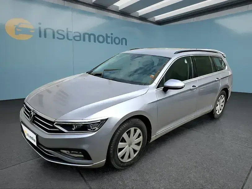 Gebraucht VW Passat 150 PS (110 kW) 2023 Silber Kombi