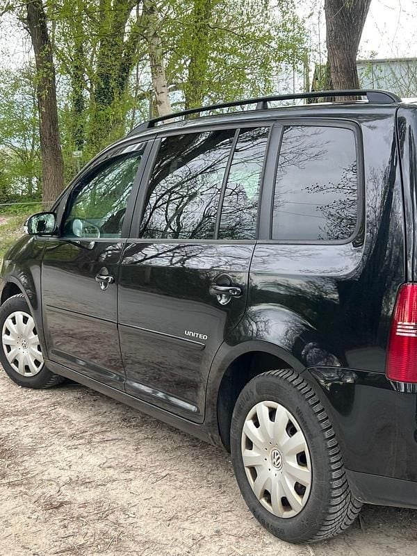 Gebraucht VW Touran 105 PS (77 kW) 2009 Schwarz Van / Kleinbus