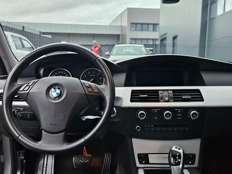 Gebraucht BMW 525 Sport Line 218 PS (160 kW) 2009 Grau Limousine