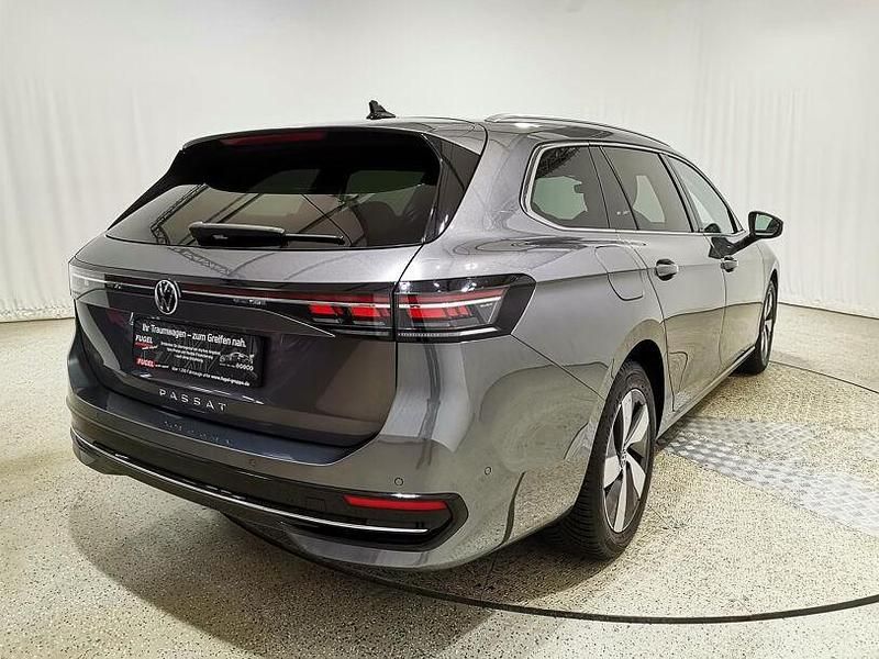 Gebraucht VW Passat Elegance 150 PS (110 kW) 2025 Diabasgrau metallic Kombi