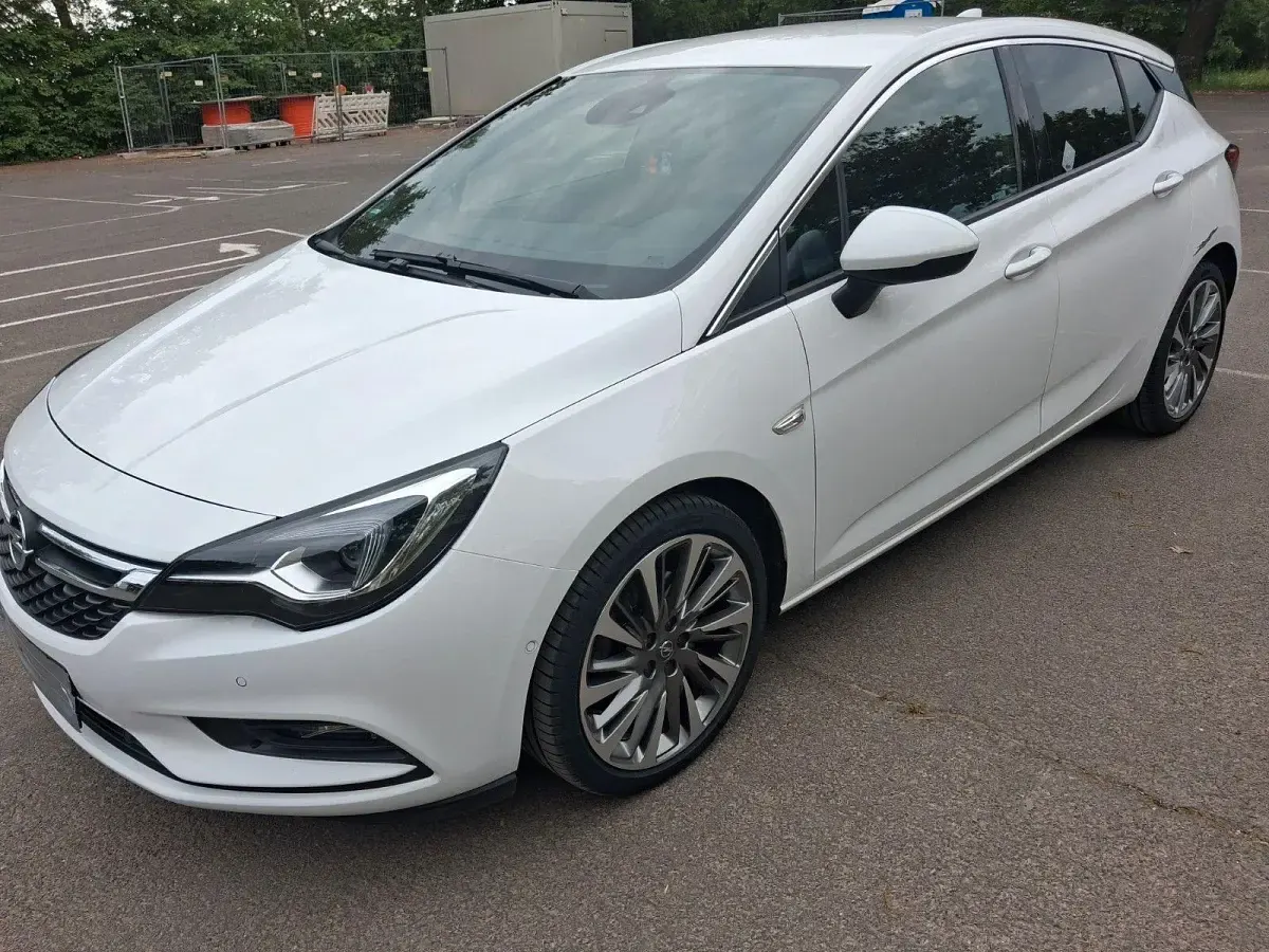 Gebraucht Opel Astra Dynamic 200 PS (147 kW) 2017 Limousine