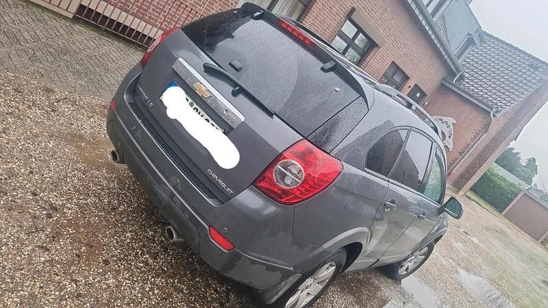 Gebraucht Chevrolet Captiva 136 PS (100 kW) 2011 Grau SUV
