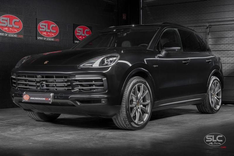 Second-hand Porsche Cayenne Platinum Edition 340 CP (250 kW) 2022 Negru SUV