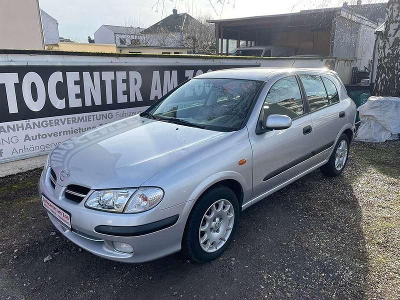 Gebraucht Nissan Almera Comfort 110 PS (80 kW) 2001 Silber Kleinwagen