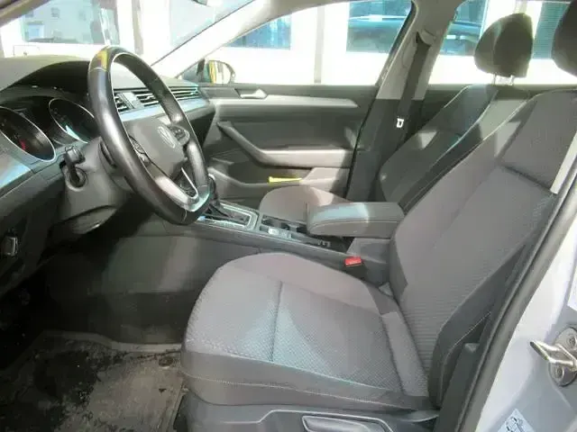 Używany VW Passat 122 KM (89 kW) 2022 Szary Kombi