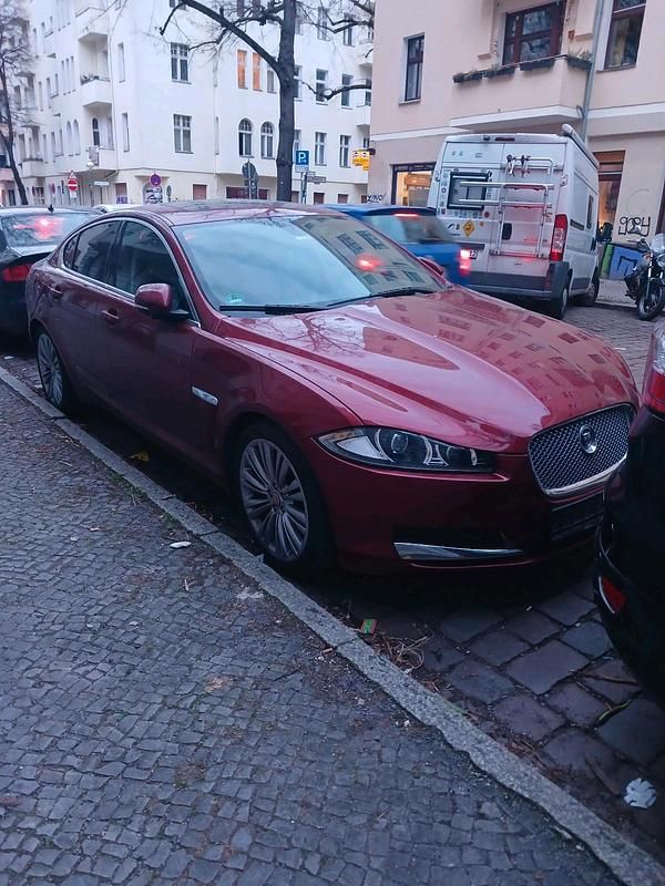 Gebraucht Jaguar XF 240 PS (176 kW) 2012 Rot Limousine