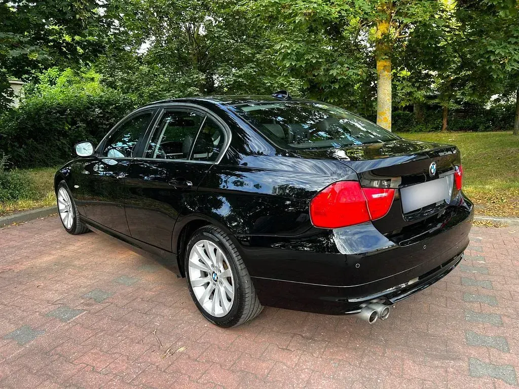 Gebraucht BMW 330 Comfort Edition 245 PS (180 kW) 2011 Schwarz Limousine