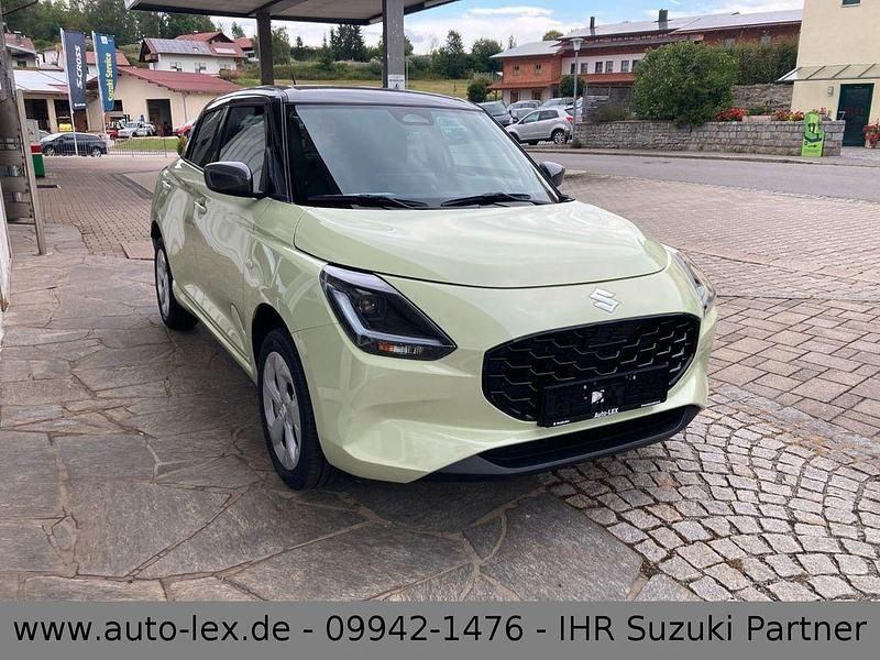 Gelb Gebraucht 2024 Suzuki Swift Comfort Limousine | 17.870 € (Fairer Preis) - Bild 1/4